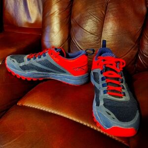 ASICS womens 7.5 Navy and Pink